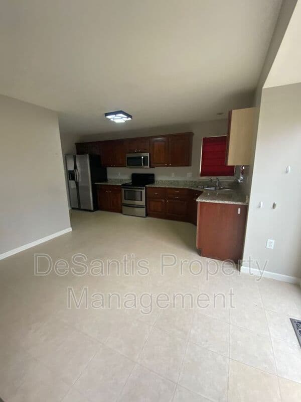 Mars Townhome: 640 Village Green Blvd East