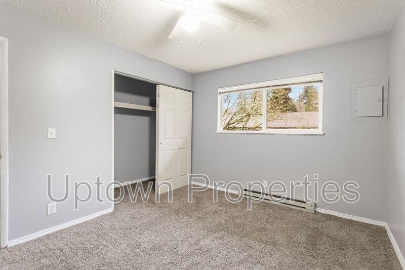 Portland House: 1515 SW CUSTER DR