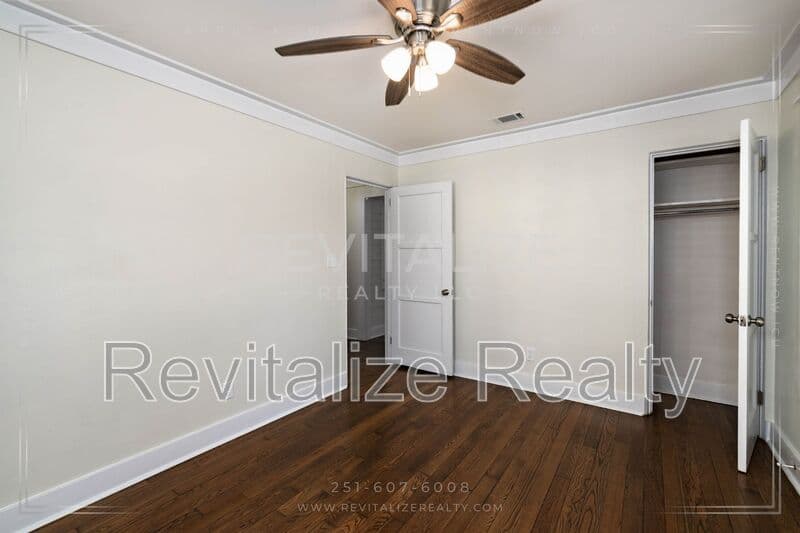 Mobile House: 80 Hathaway Rd N