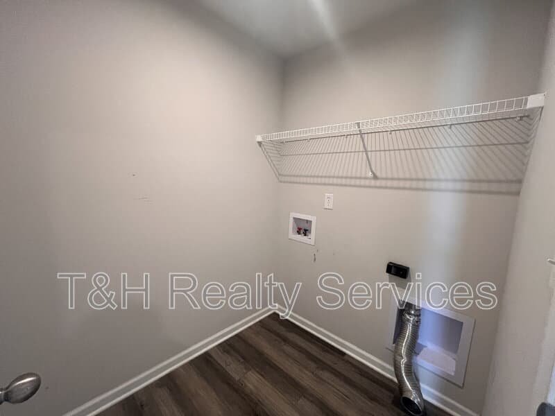 Ulen House: 854 McArthur Drive