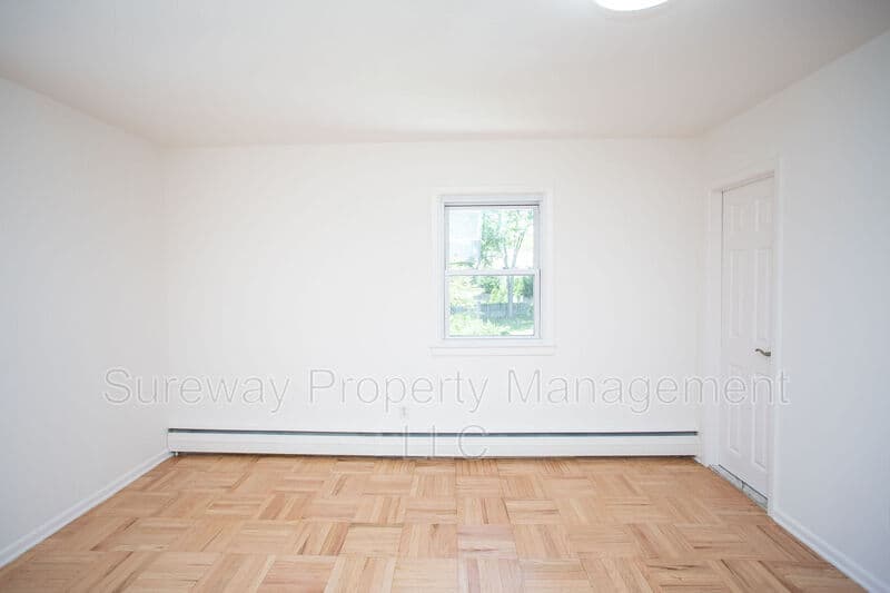 Cherry Hill House: 455 Chapel Ave E