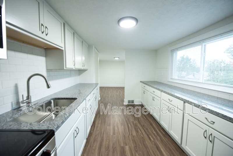 North Olmsted Condo: 5195 Dover Center Road - 2