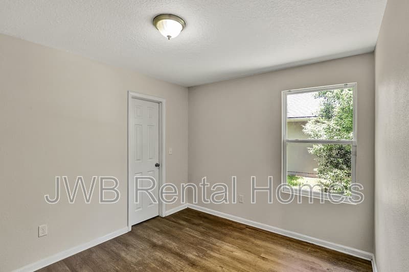 Jacksonville House: 7952 Dekle Ave