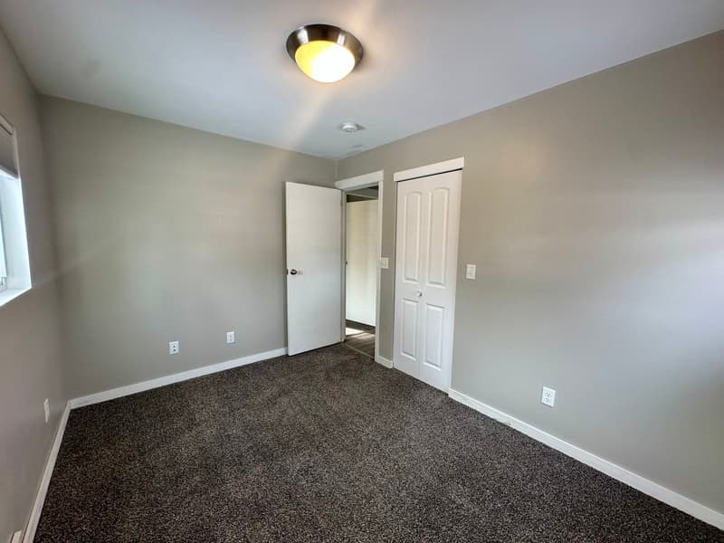 Cedar Rapids House: 2418 Wisconsin St SW