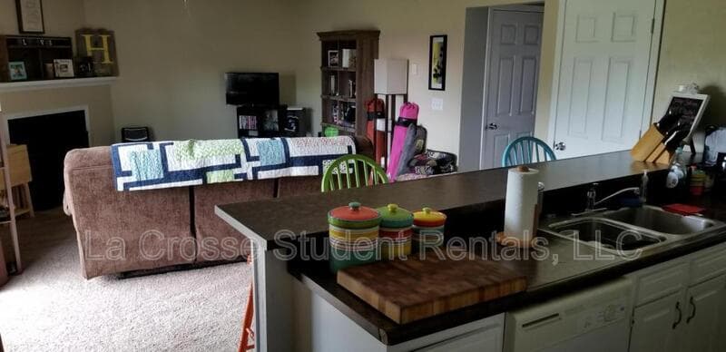 La Crescent Apartment: 619 Welshire Drive
