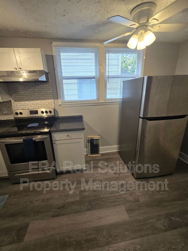 Columbus House: 49 S. Harris Avenue
