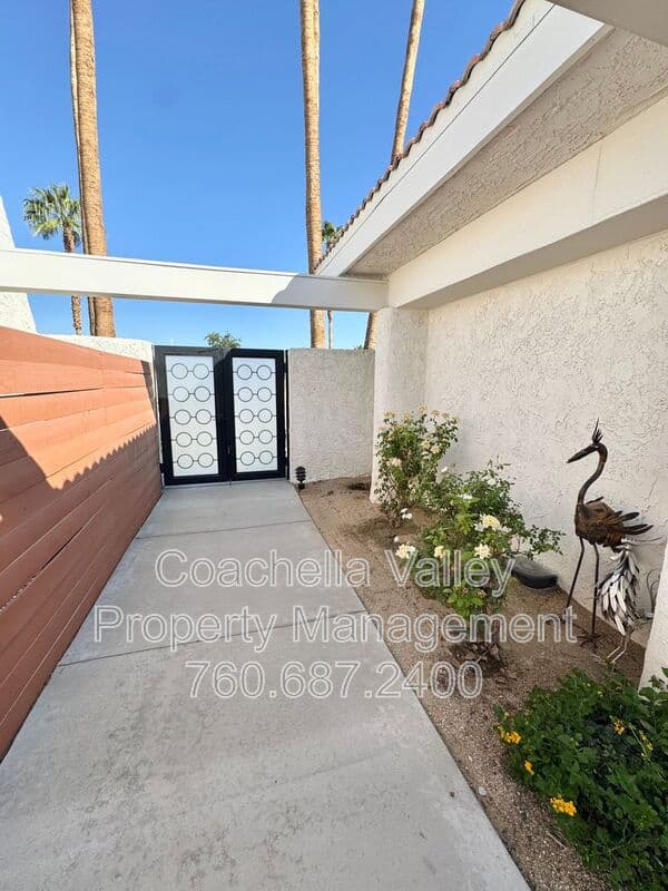 Palm Desert House: 73525 Shadow Mountain Dr