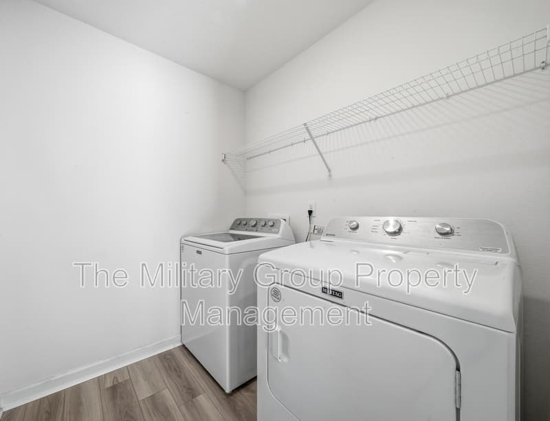 Jacksonville House: 6506 Sandler Lakes Drive