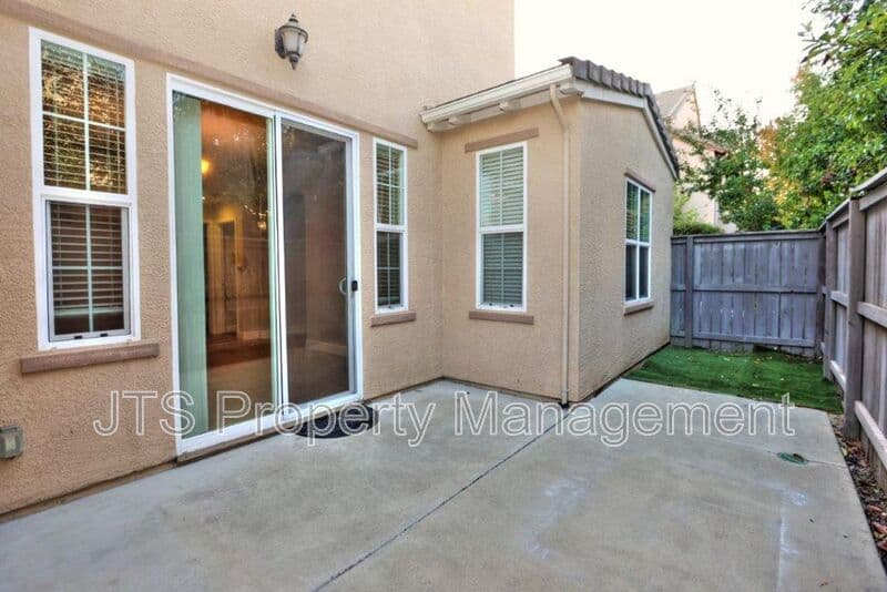 Orangevale House: 9041 Crescenda Lane