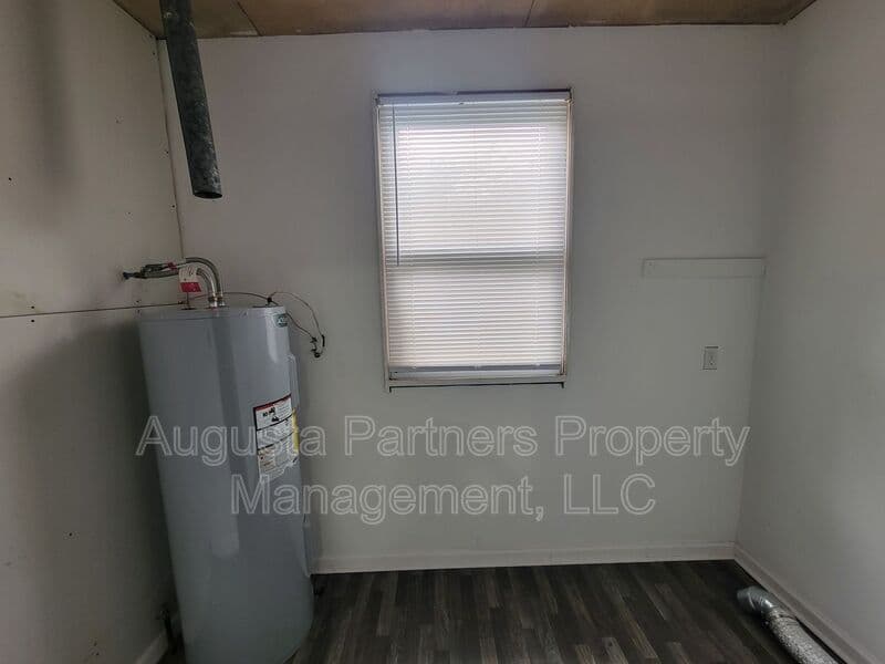 Augusta House: 323 Pineview Drive