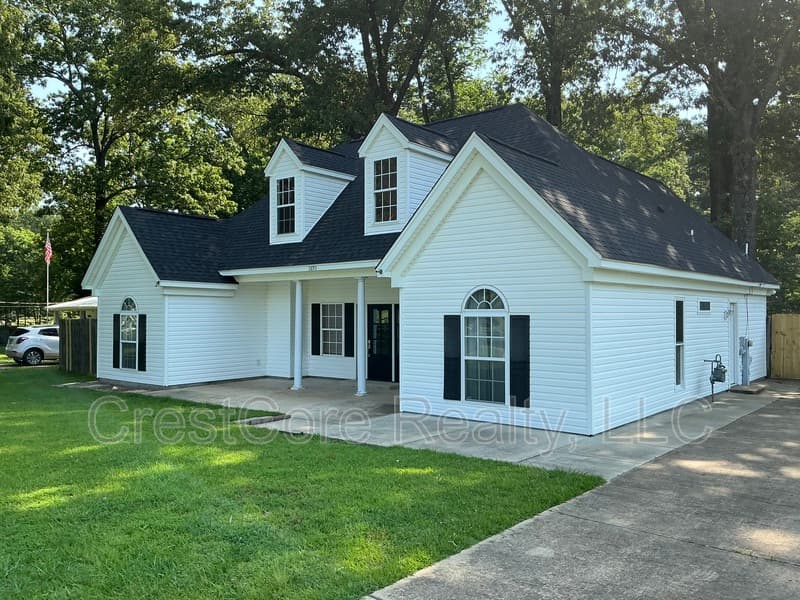 Bartlett House: 3890 Olive Road