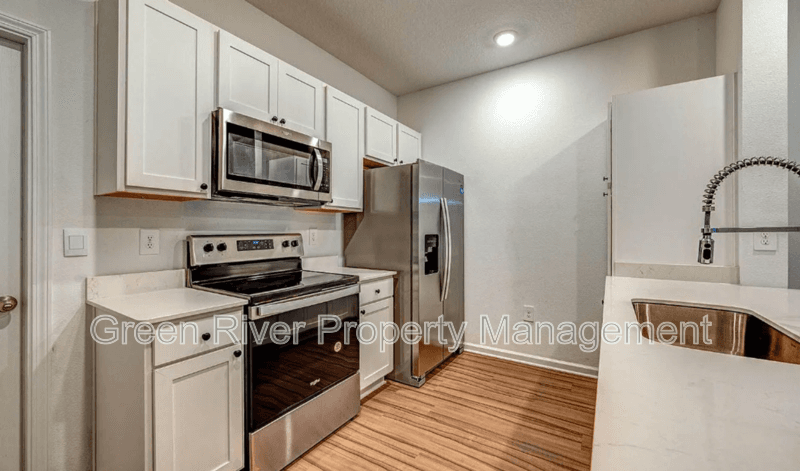 Middleburg House: 827 Rivertree Place