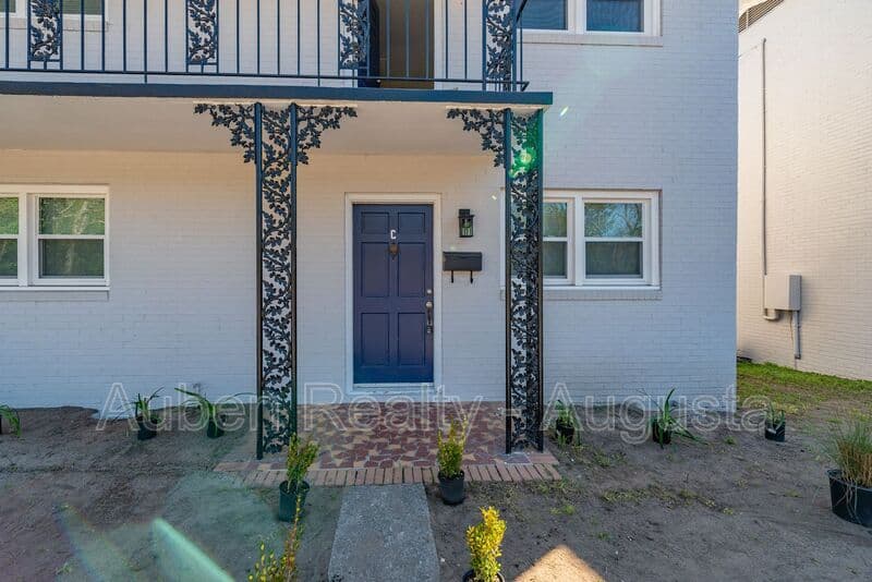 Augusta House: 1602 Johns Road