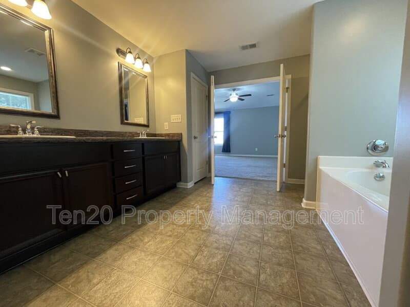 Columbus House: 4955 Brightstar Lane