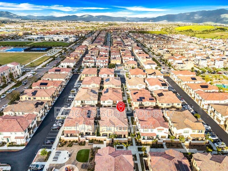 Chula Vista Townhome: 1710 Signature Pl
