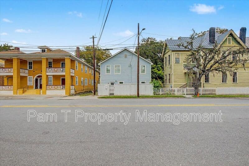 Savannah House: 201 - A W 37th St
