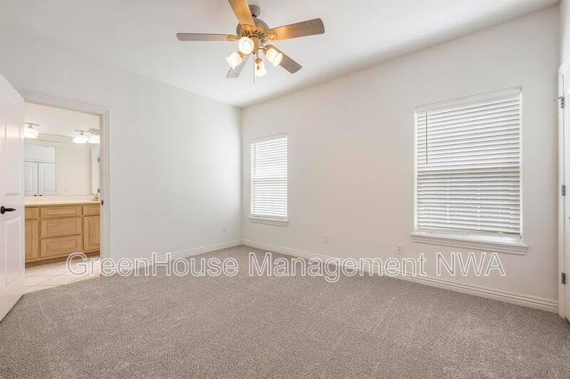 Bentonville House: 4003 SW Hawthorne Place