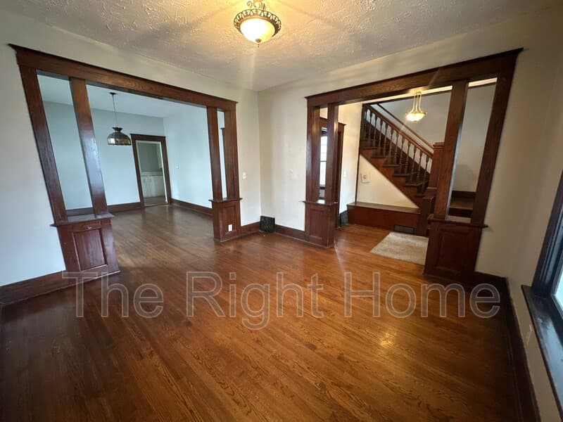 Omaha House: 1518 S 25th St