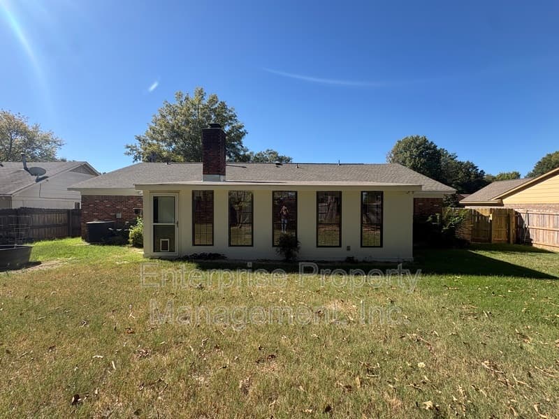 Collierville House: 1116 Simmonsridge Drive