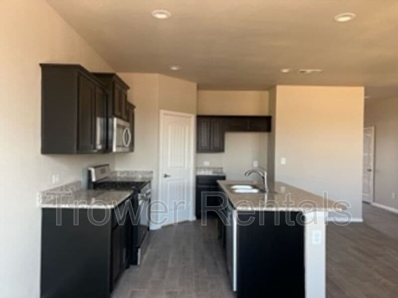 Odessa House: 1902 Twin Falls Dr
