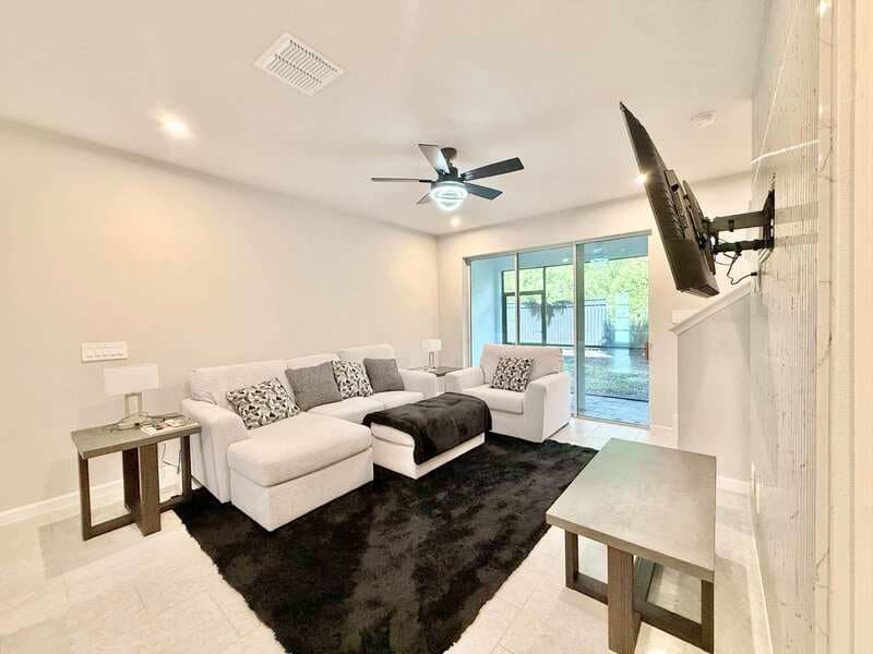 Brandon Townhome: 1124 Creek Valley Court - 1