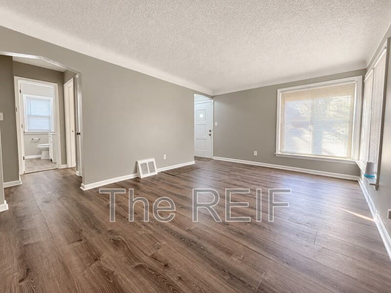 Detroit House: 17712 Lenore Avenue