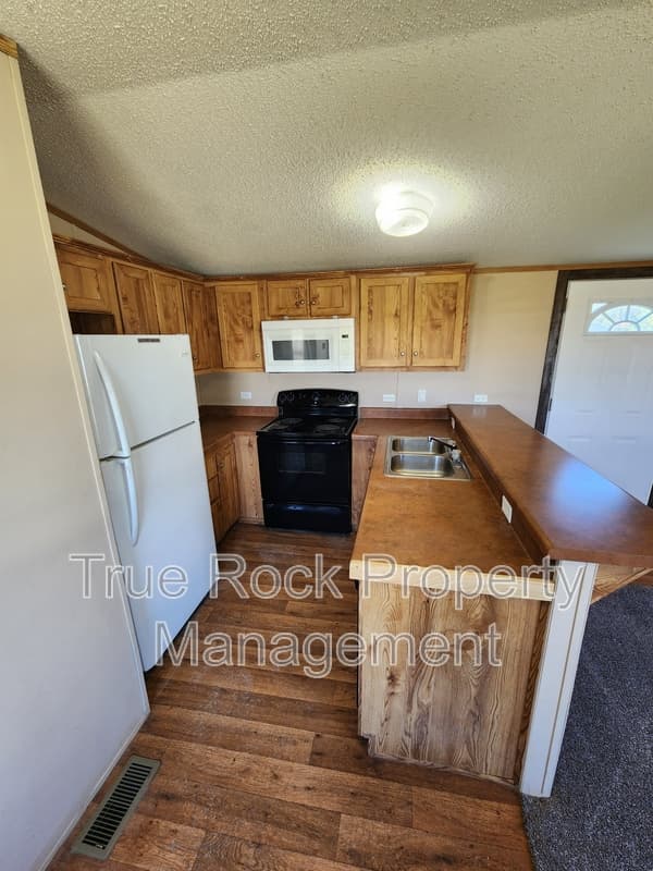 Ada House: 16201 County Road 1525