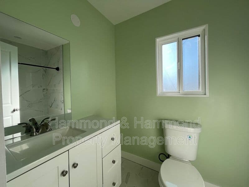 Van Nuys Condo: 5722 Woodman Ave.