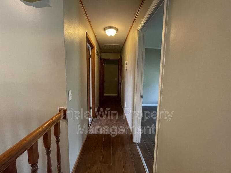 Florissant House: 60 Mohan Dr.