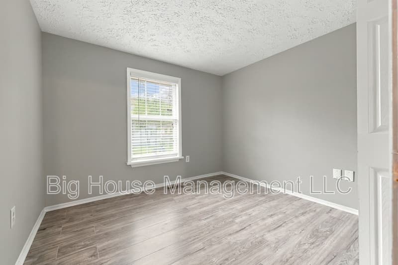 Waldorf Townhome: 1554 Pin Oak Dr