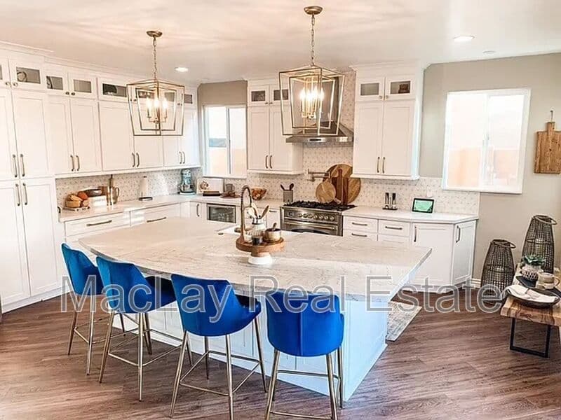 Phoenix House: 15410 S 17th ln