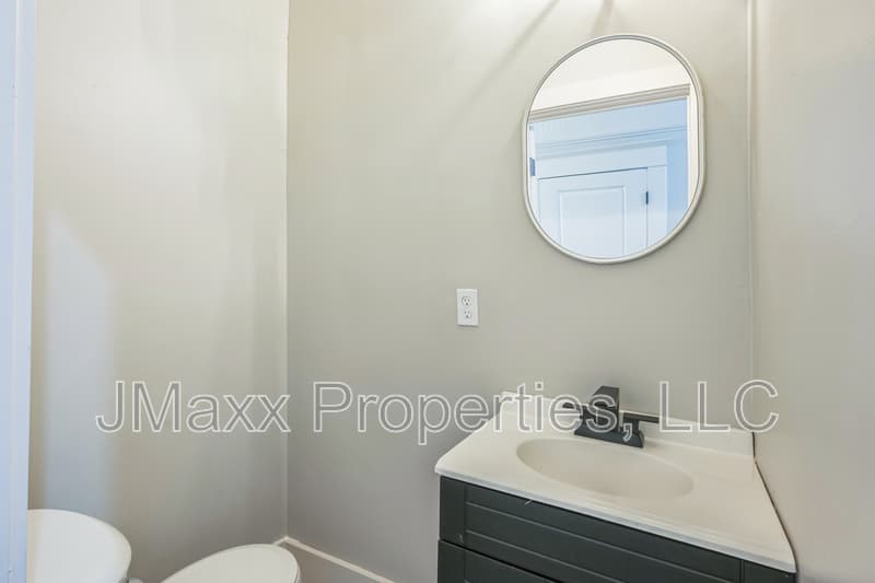 Atlanta House: 1838 Moore St NW