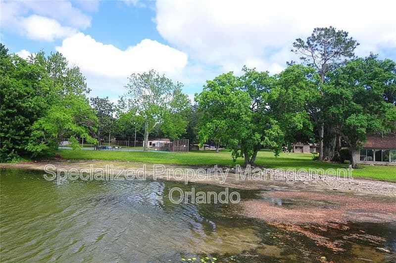 Altamonte Springs Townhome: 685 Scarlet Oak Cir