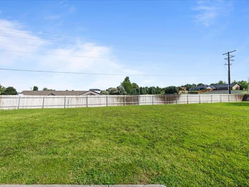W. Richland House: 4601 Mallard Court
