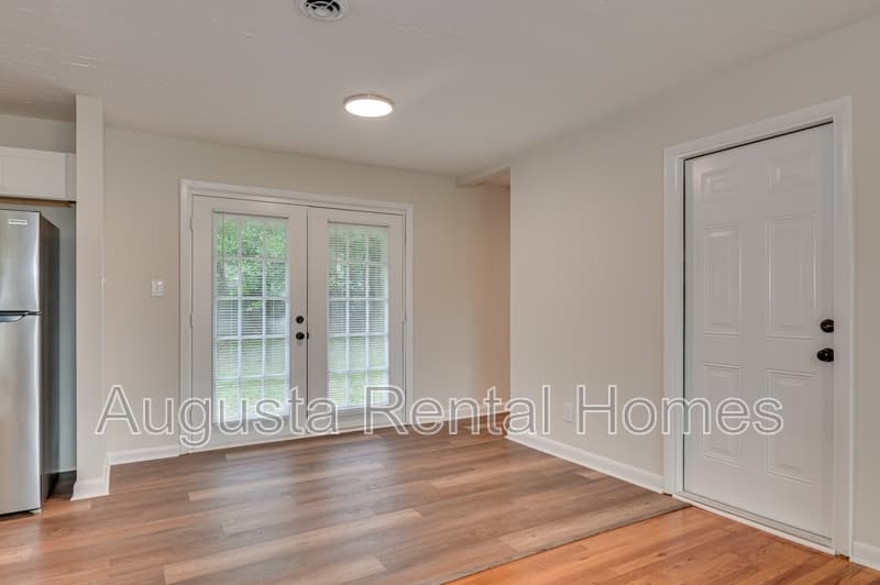 Augusta House: 1406 Ridgewood Drive