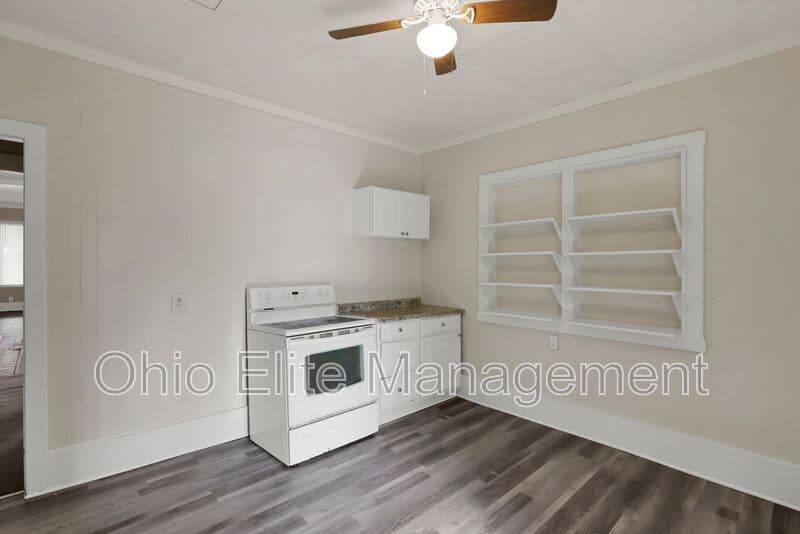 Columbus House: 2709 Sullivant Ave