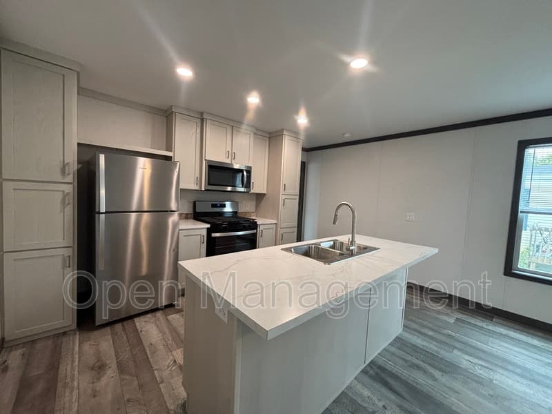 Bismarck House: 725 S 12th St