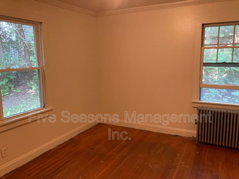 Burlington House: 370 Riverside Avenue