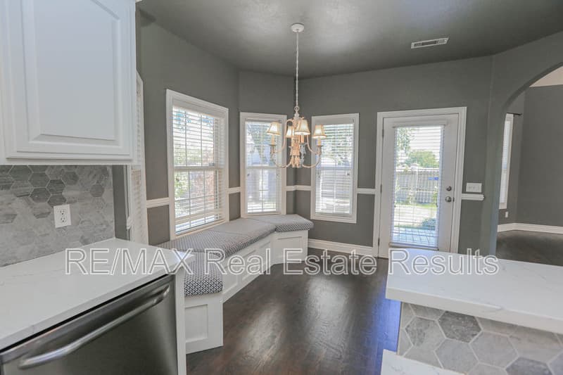 Rogers House: 5300 S 44th Pl
