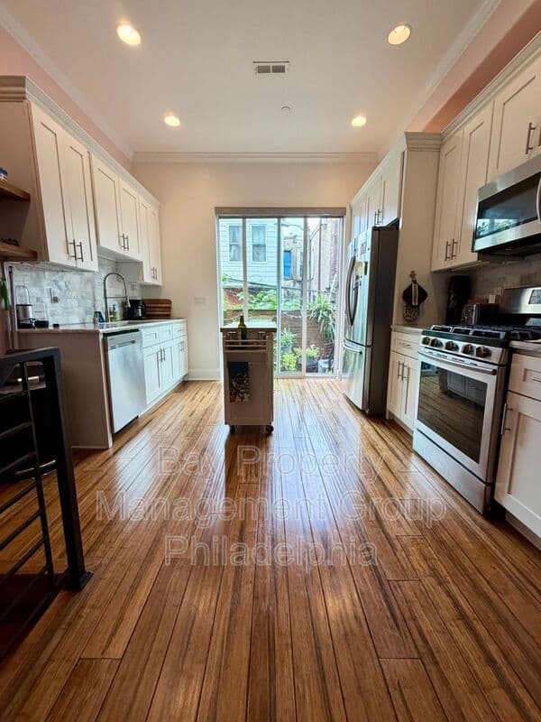 Philadelphia House: 1546 S Lambert St