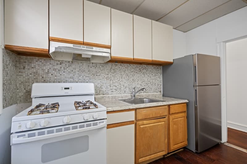 Oaklyn Condo: 156 Chestnut Avenue - 1F