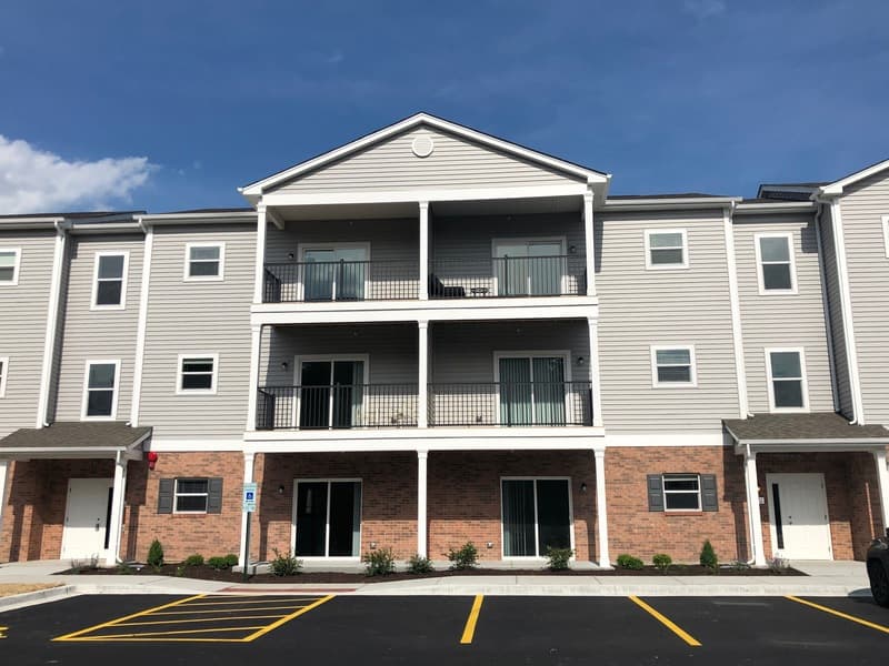 East Dundee Condo: 811 E Main St