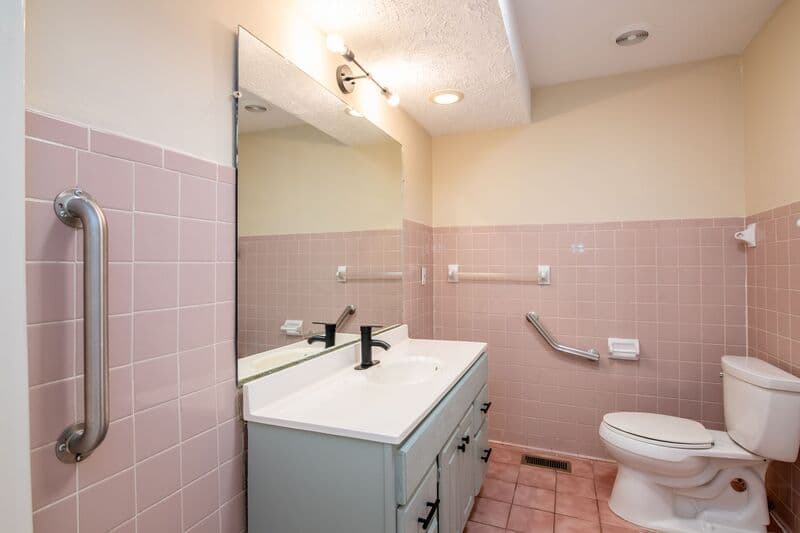 Birmingham House: 629 McCary SW