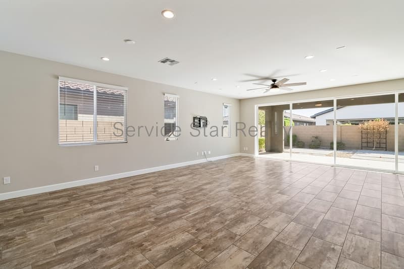 Surprise House: 17171 W Thousand Oaks St