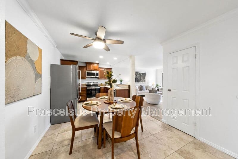 San Diego House: 6780 Friars Rd