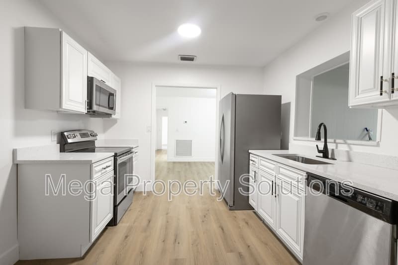 Tampa House: 307 Glen Burnie Avenue