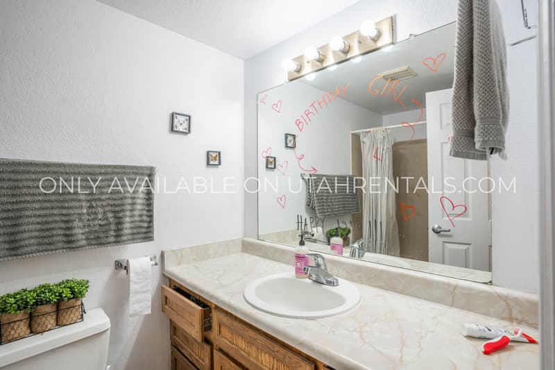 Provo House: 761 E 820 N