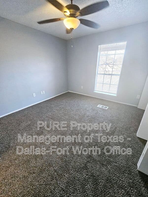 Irving Apartment: 4002-4004 W. Pioneer Dr
