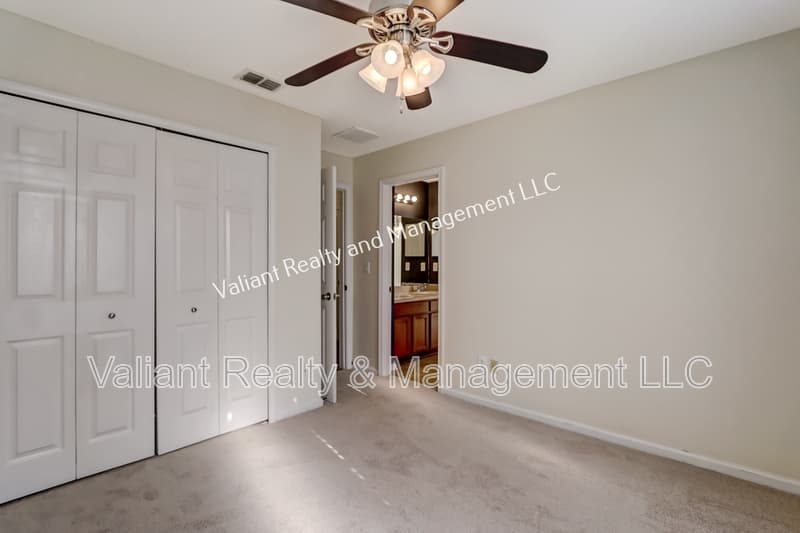 Jacksonville House: 8391 Candlewood Cove Trail
