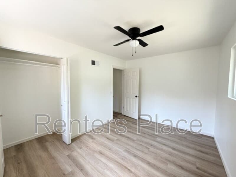 Sapulpa House: 2214 S Poplar St